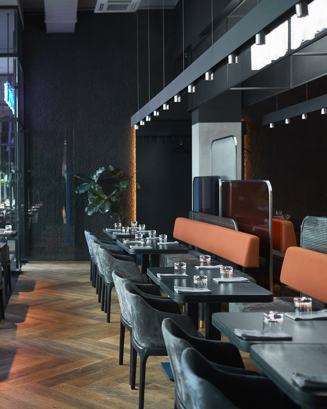 Restaurants & Bars